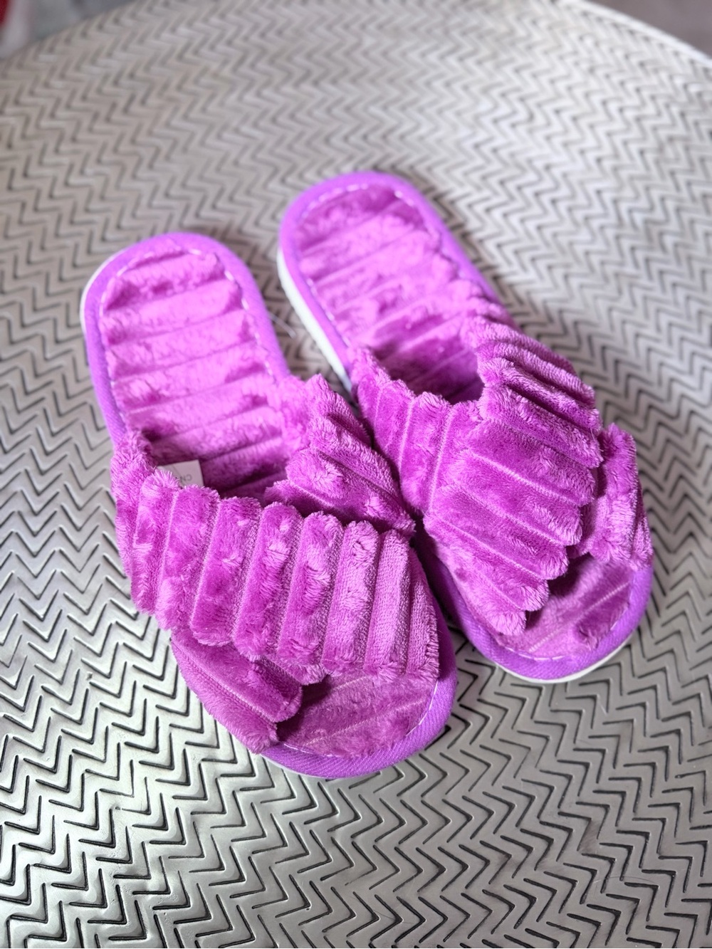 Fuzzy Slide Slippers 9-10